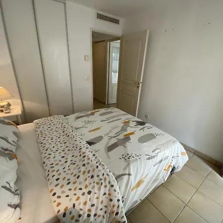 1 Bed Center Conference Center - 2005 Cannes
